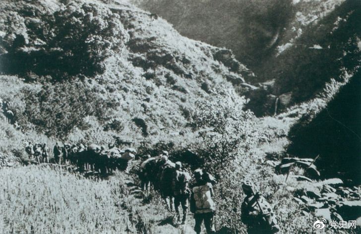 　　1947年6月，劉鄧大軍強(qiáng)渡黃河天險(xiǎn)，千里躍進(jìn)大別山，揭開了中國人民解放軍戰(zhàn)略進(jìn)攻的序幕。