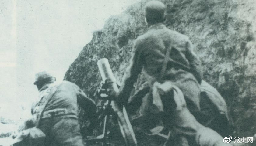 1940年8月，八路軍在總司令朱德、副總司令彭德懷的指揮下，向華北敵占交通線和各據點發動了大規模進攻戰役，即“百團大戰”。