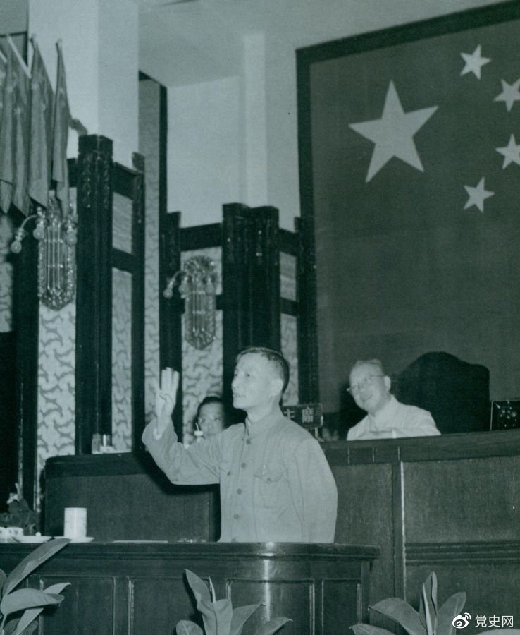 　　1951年9月3日，陳云在中央人民政府委員會第十二次會議上作關于財政、農業生產和市場等問題的報告。