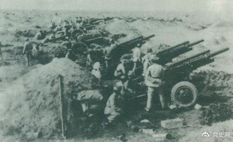 遼沈戰役于1948年9月12日打響，東北野戰軍首先攻克錦州，至11月2日戰役全部結束，殲滅衛立煌集團47萬余人，取得震驚中外的巨大勝利。這是圍攻錦州的東北野戰軍炮群。